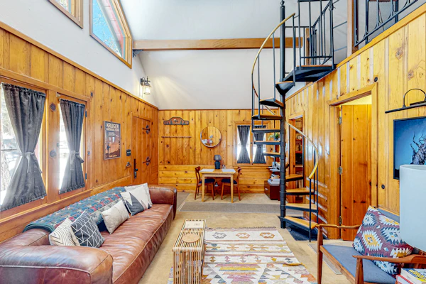 Dog-friendly quaint cabin with two-story deck, fireplace, W/D, & yoga studio