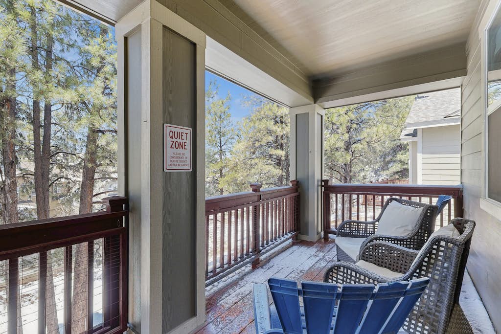 Large, dog-friendly home with air hockey & great location close to trails