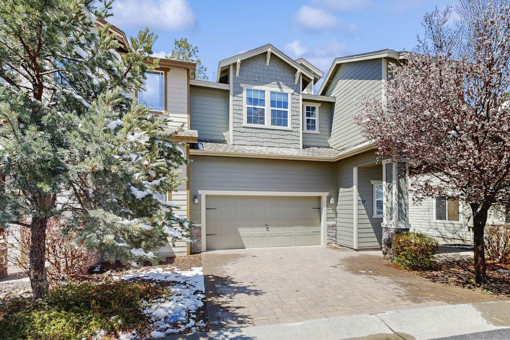 Large, dog-friendly home with air hockey & great location close to trails