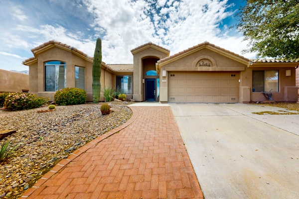 Expansive mountain views! Spacious retreat near Catalina State Park!