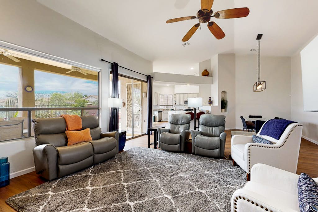 Expansive mountain views!  Spacious retreat near Catalina State Park!