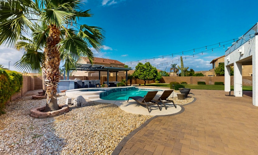 Luxury home with pool & pool spa, ping-pong, fire pit, & BBQ grill - dogs ok