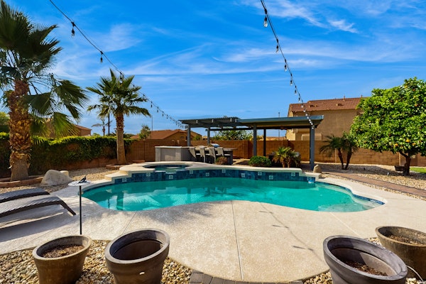 Luxury home with pool & pool spa, ping-pong, fire pit, & BBQ grill - dogs ok