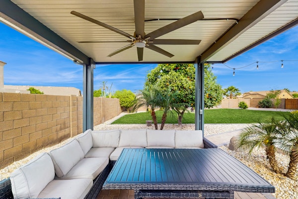 Luxury home with pool & pool spa, ping-pong, fire pit, & BBQ grill - dogs ok