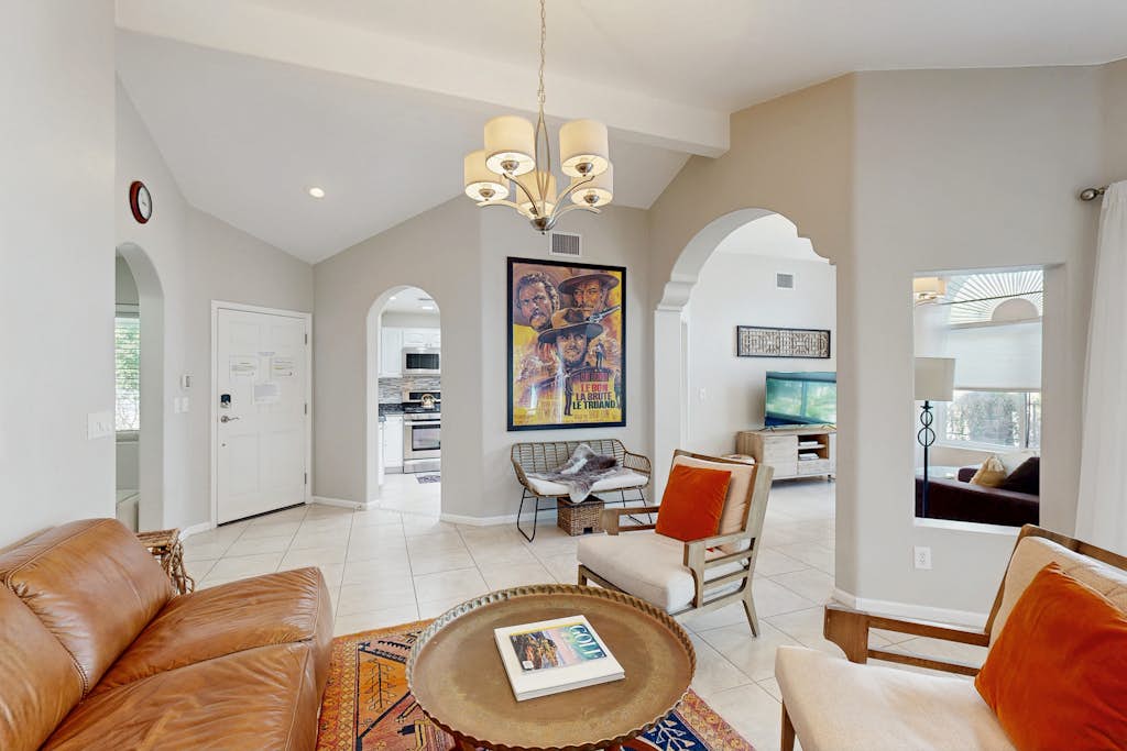 Bright Tucson home near golf & hiking with pool & spa - 30-night stay min.