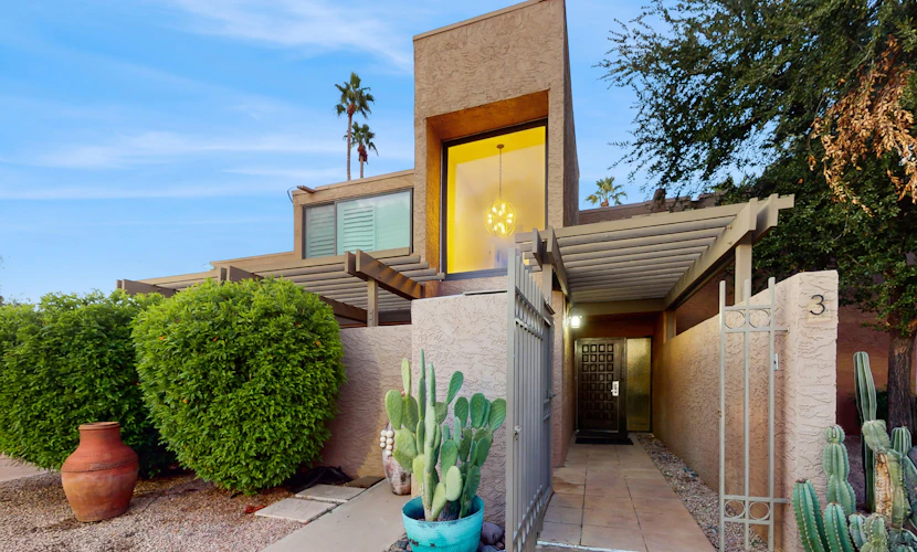 Desert Comfort Meets City Convenience—Your Perfect Scottsdale Retreat.