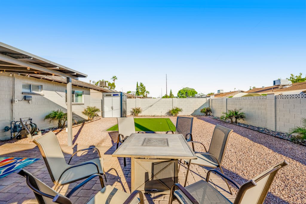 Enchanting home with private hot tub, putting green, yard & washer/dryer