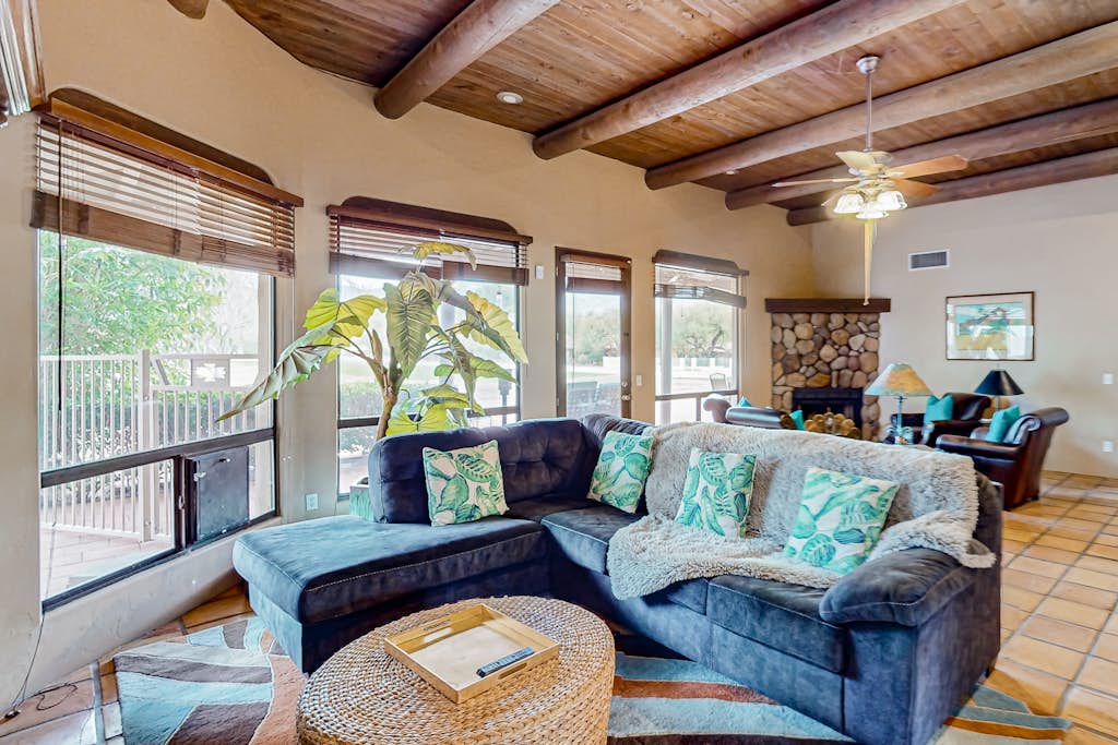 Golf & mountain view desert home with shared pool and gym - dog-friendly