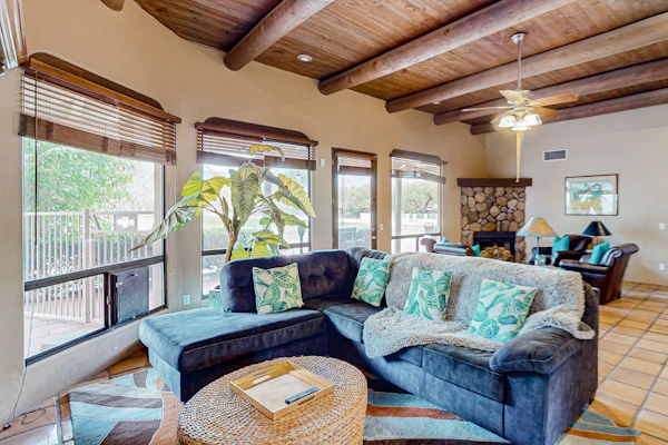 Golf & mountain view desert home with shared pool and gym - dog-friendly