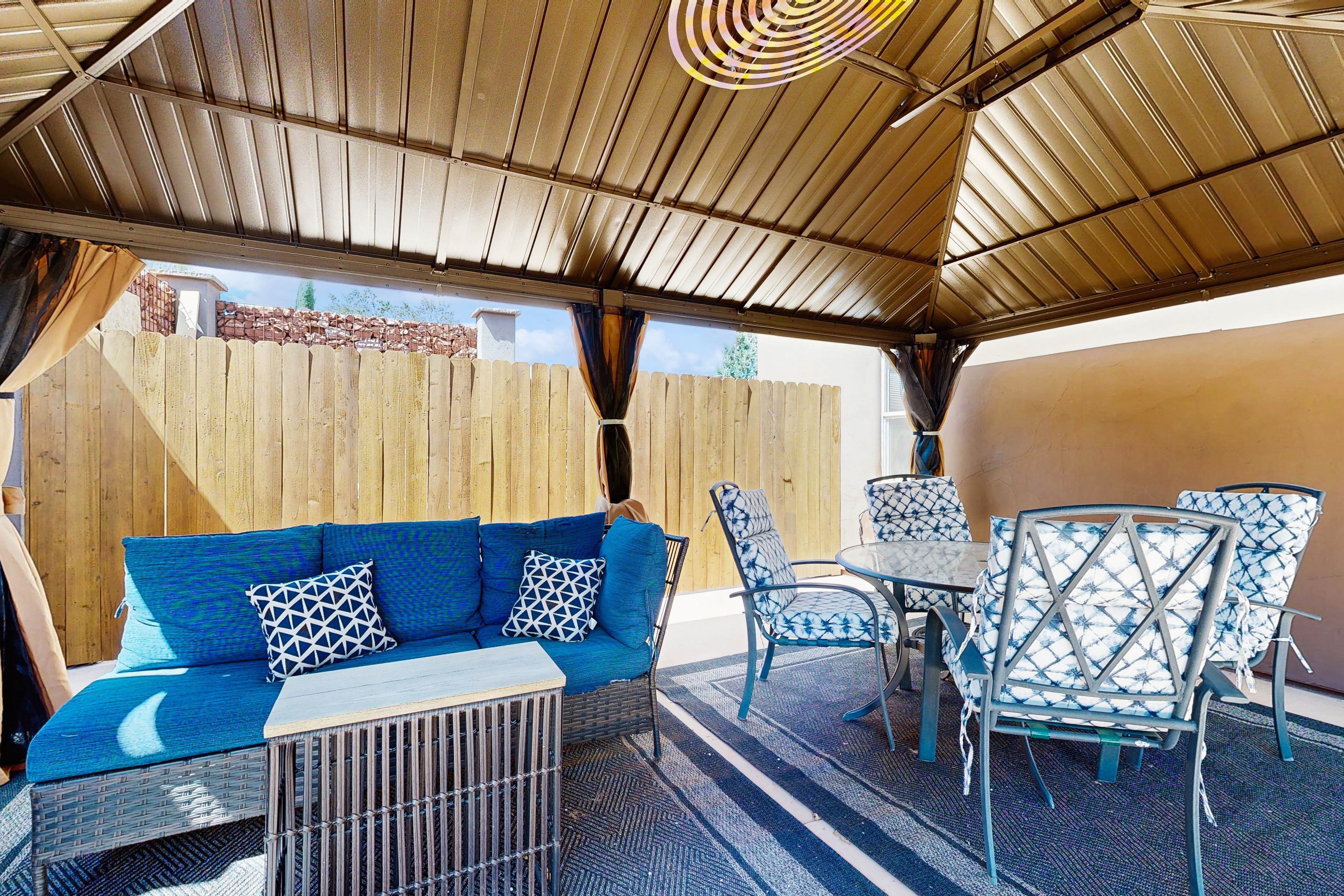 Creekside Guest House on an acre, with Cathedral Rock views & Creek access