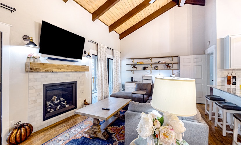 Bohemian condo with updated interior, work desk, fireplace, & mountain views