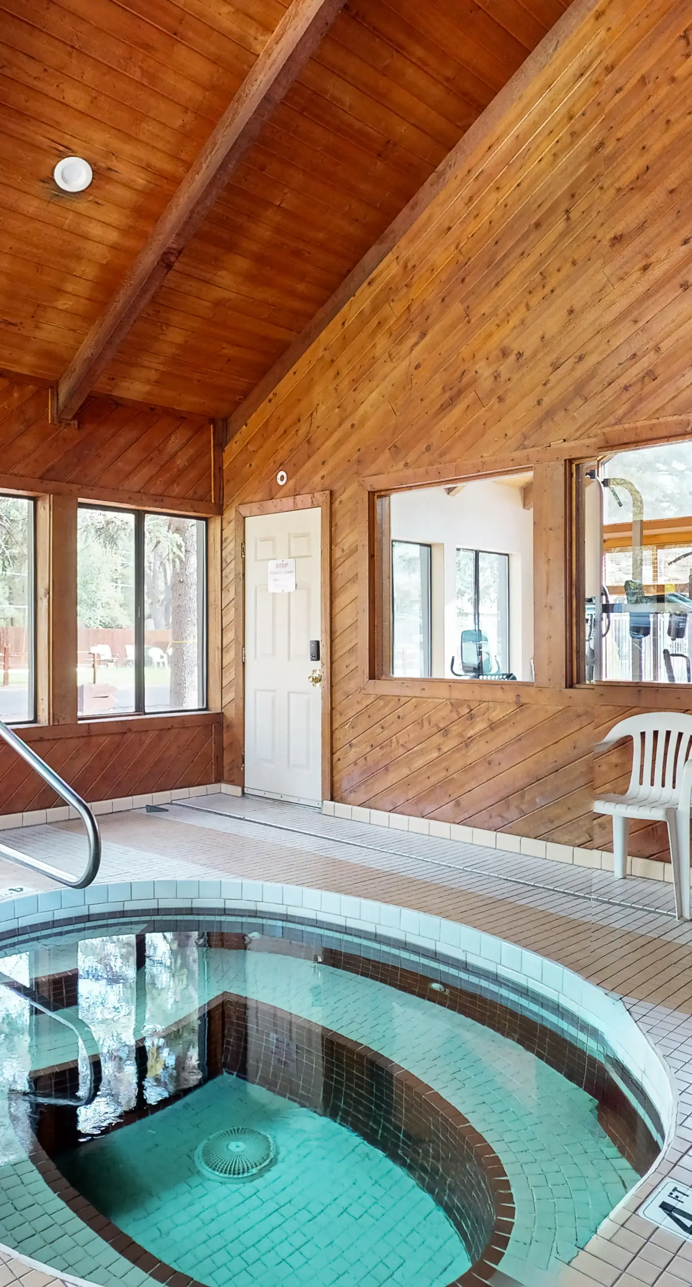 Khunu-Wasi White Mountain Hideaway