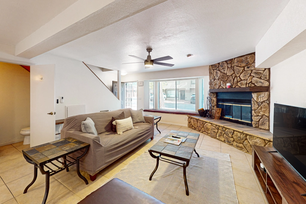 Khunu-Wasi White Mountain Hideaway
