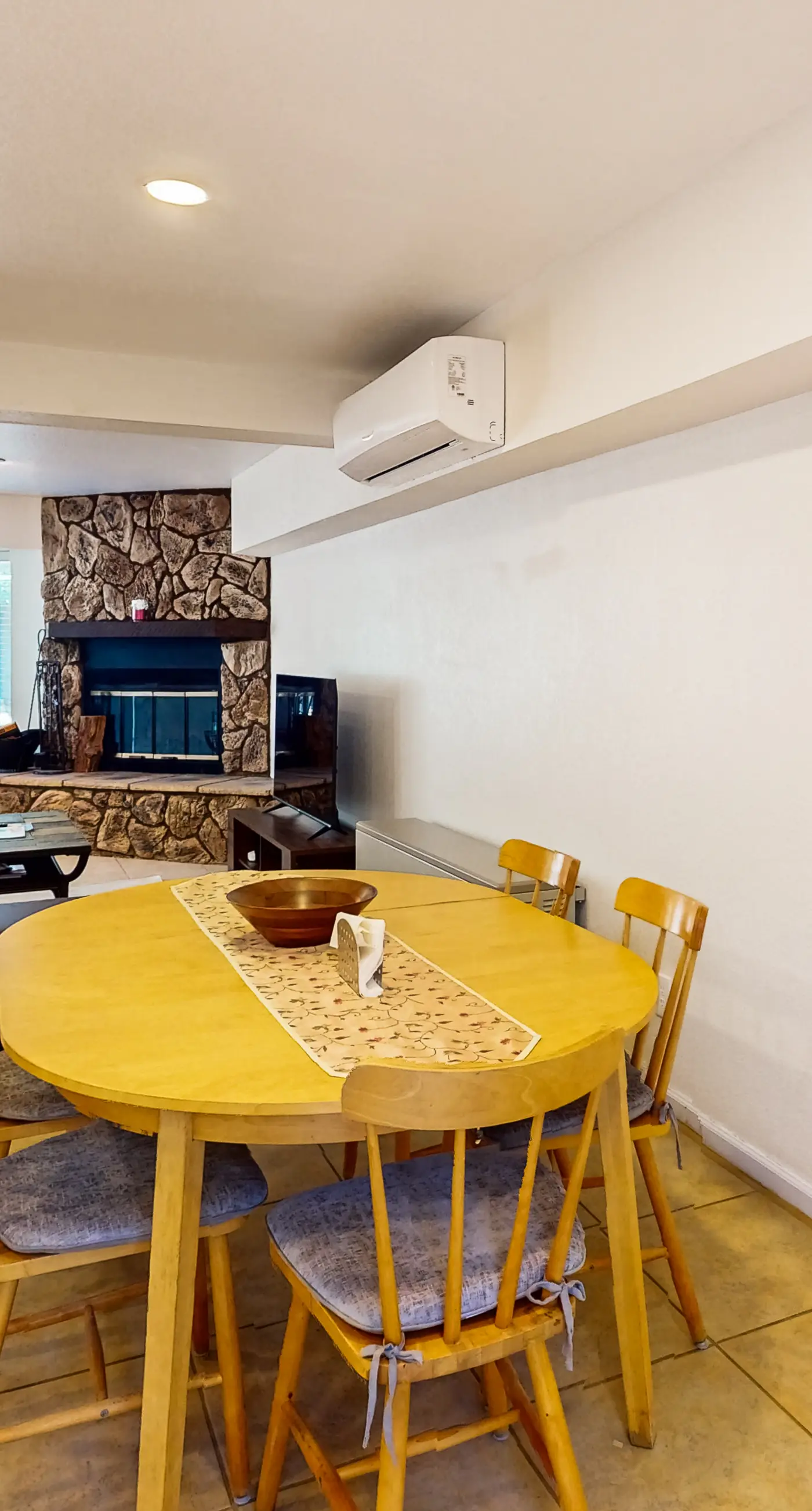 Khunu-Wasi White Mountain Hideaway