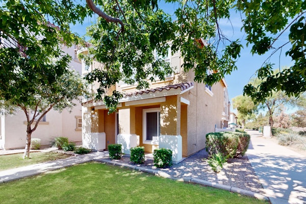 Classy house near trails with pools, playground, basketball & beautiful upgrades