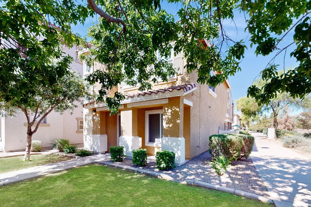 Classy house near trails with pools, playground, basketball & beautiful upgrades