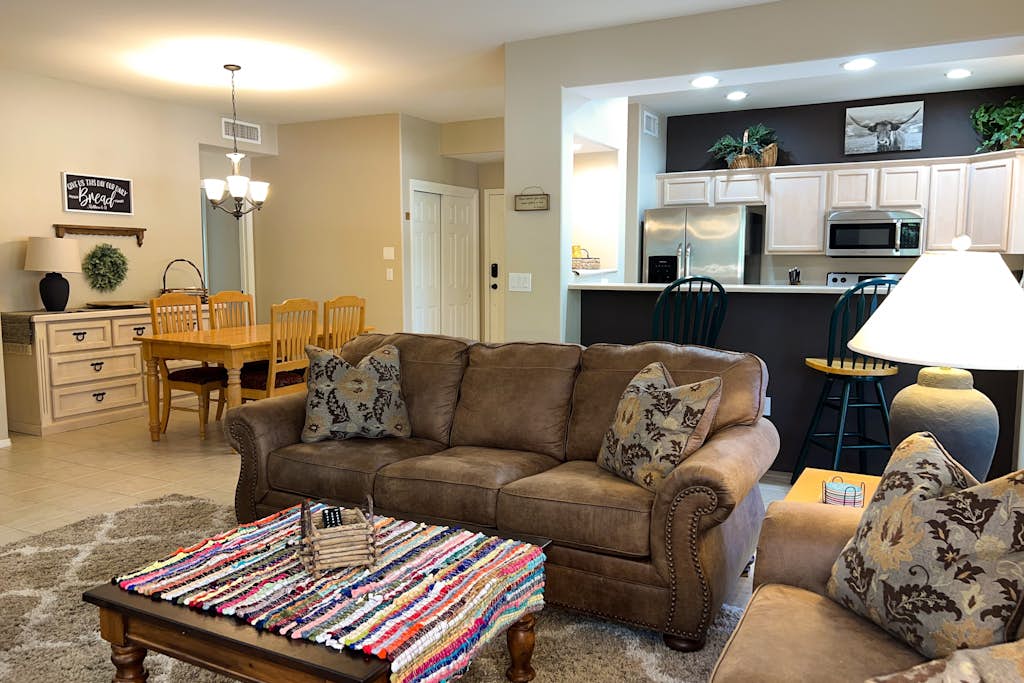 Remodeled getaway with pool & hot tub - near hiking & town