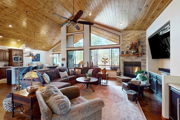 Luxurious mountain home w/ firepit & grill - close to hiking, fishing, & golf