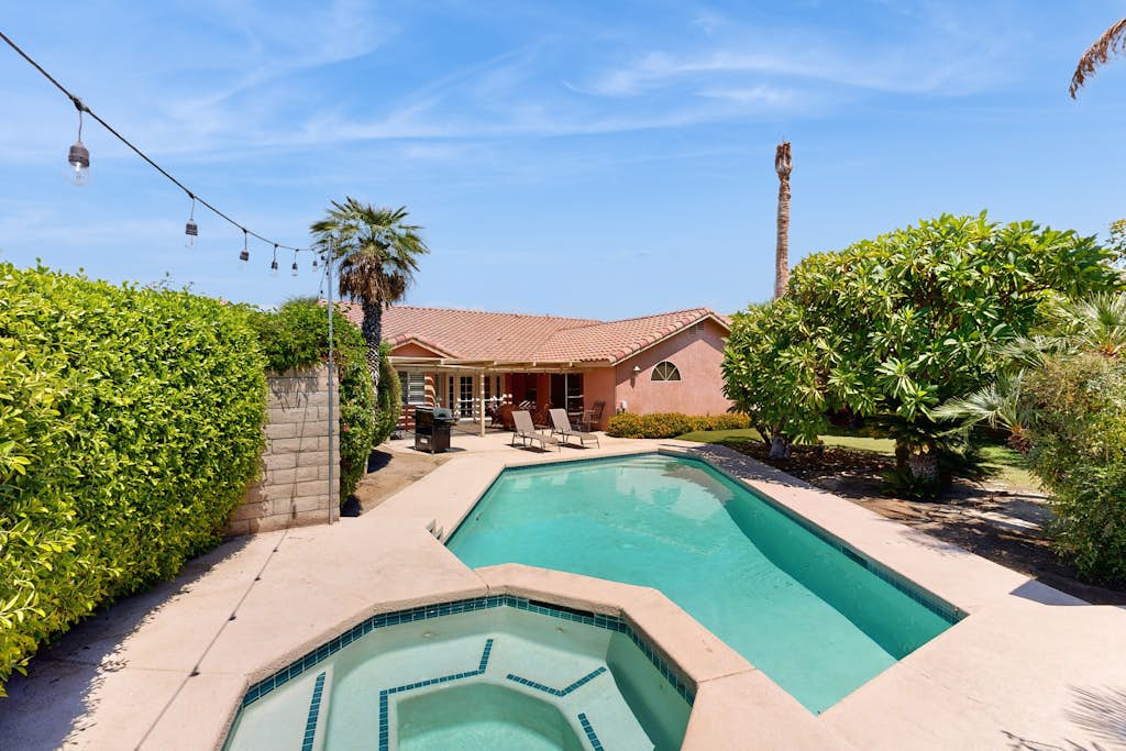 Beautiful home with private pool, enclosed backyard & mountain view