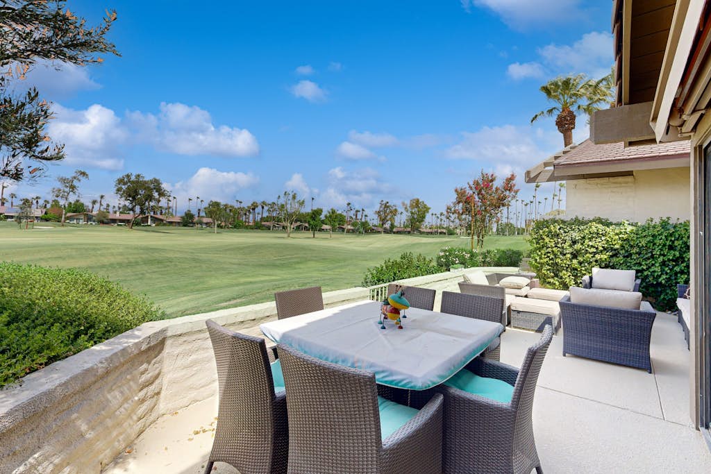 Renovated condo in The Lakes,  with 40 pools, hot tubs, bocce ball  & tennis