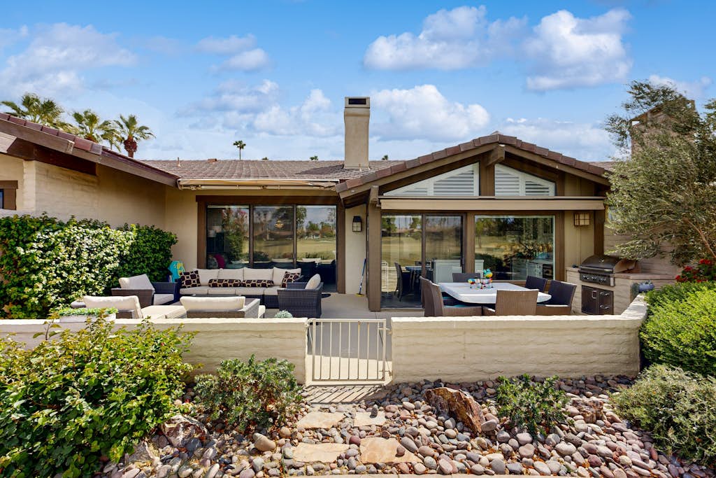 Renovated condo in The Lakes,  with 40 pools, hot tubs, bocce ball  & tennis