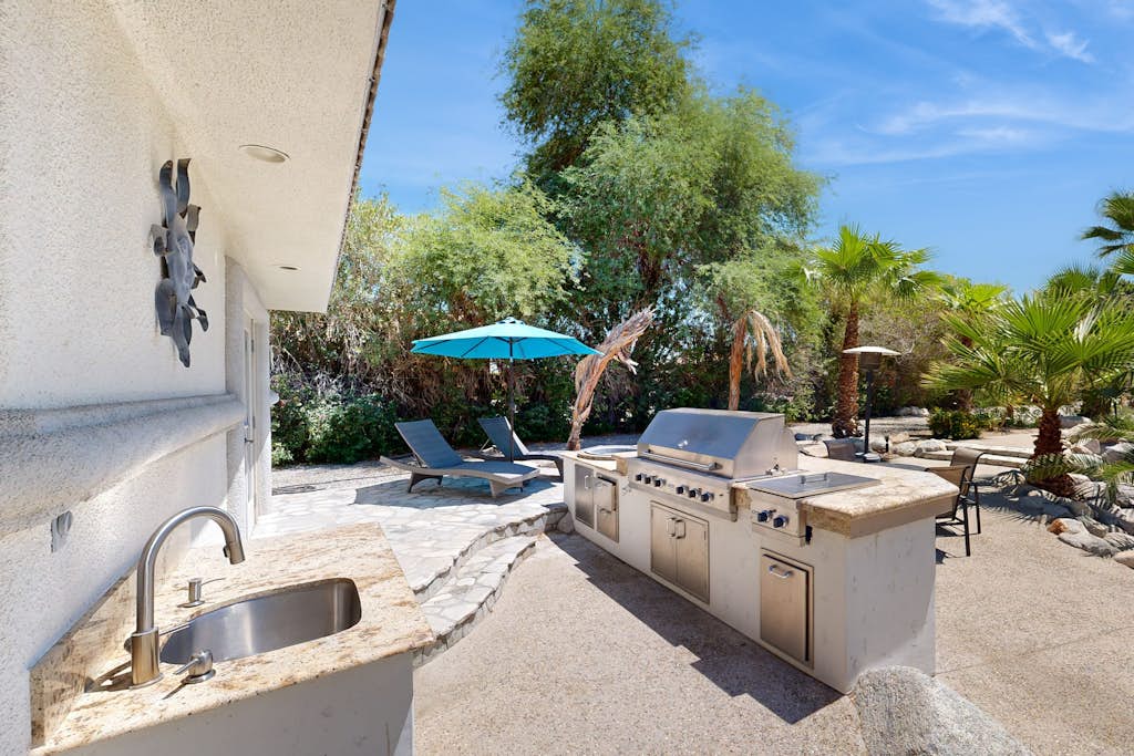 Palm Villa - paradise with private pool, spas, & putting green