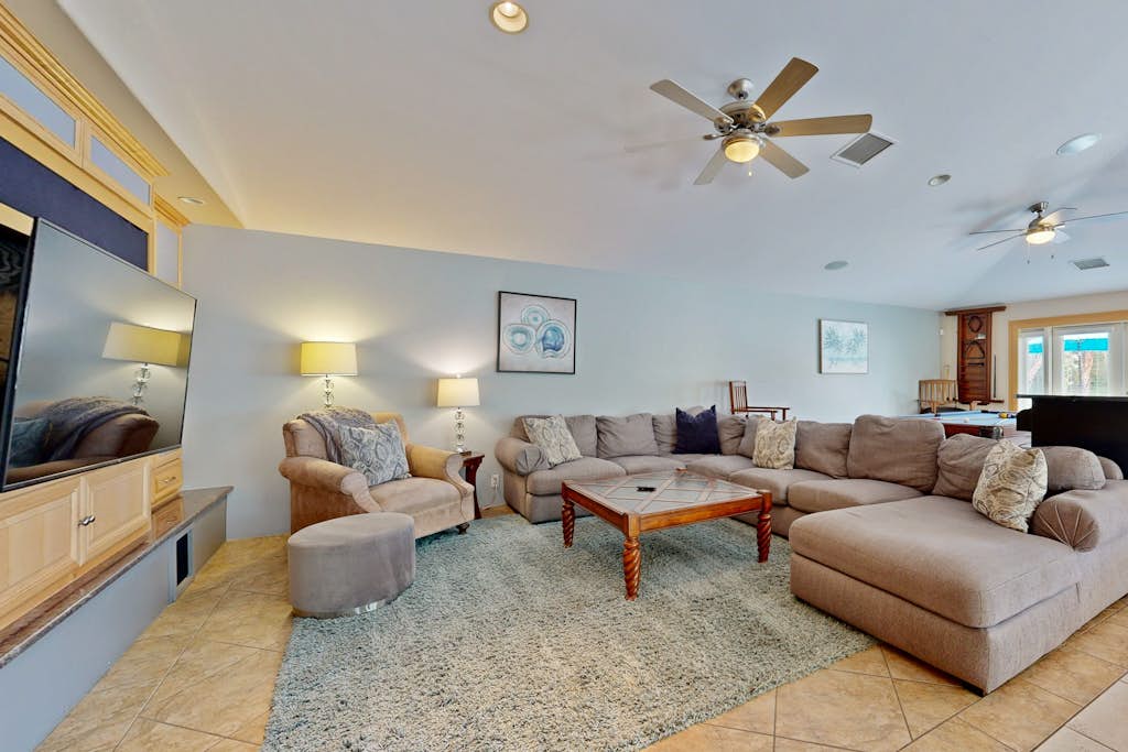 Palm Villa - paradise with private pool, spas, & putting green