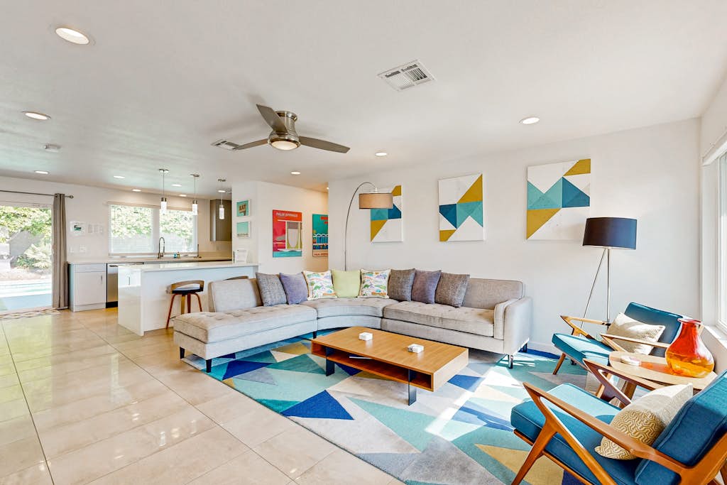 Racquet Club East Gem with 2 primary suites, heated pool & spa