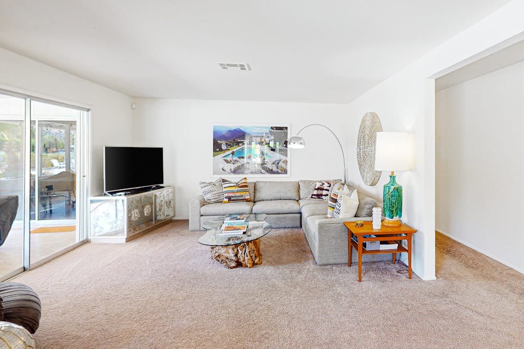 Bright, Family-Friendly Home with Private Firepit, Heated Outdoor Pool, Pool Spa