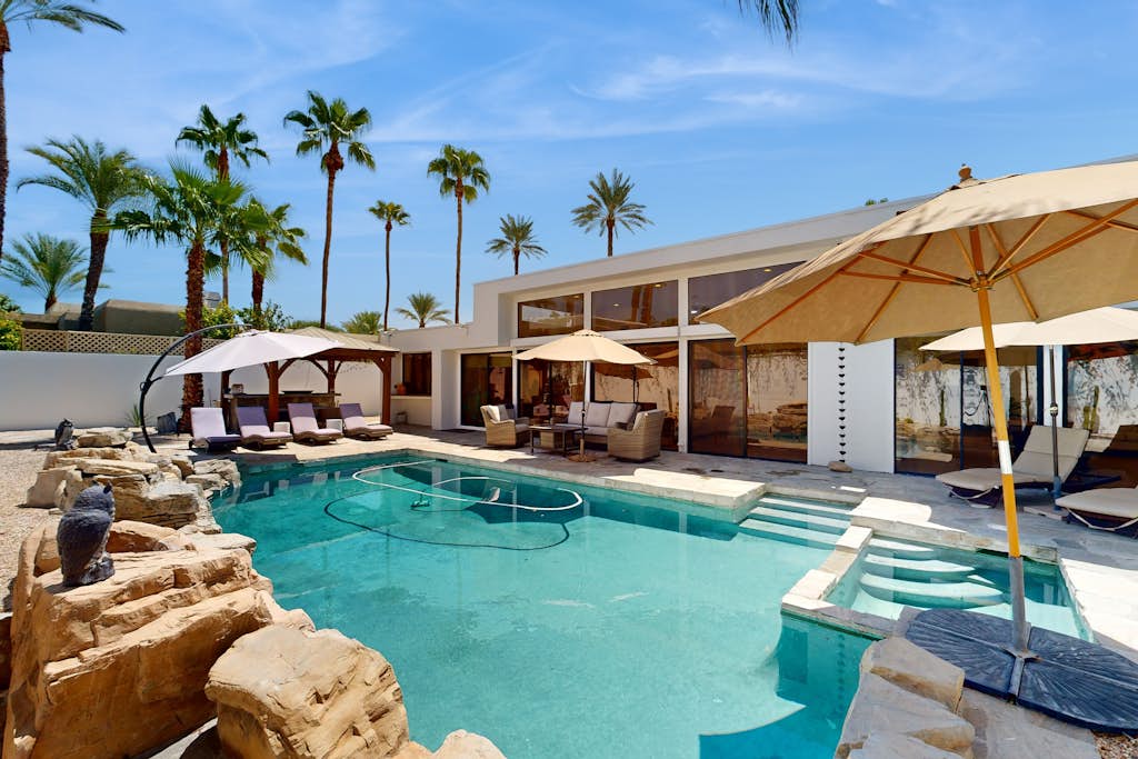 Fabulous, family-friendly home w/ private pool & spa, outdoor kitchen, wet bar