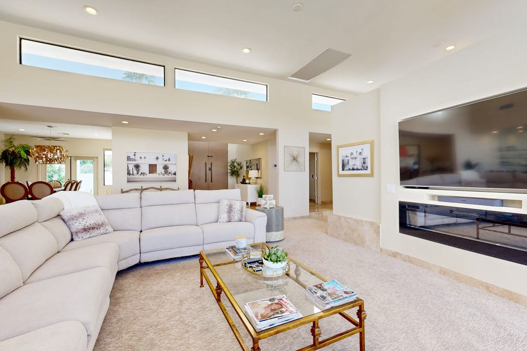 Fabulous, family-friendly home w/ private pool & spa, outdoor kitchen, wet bar