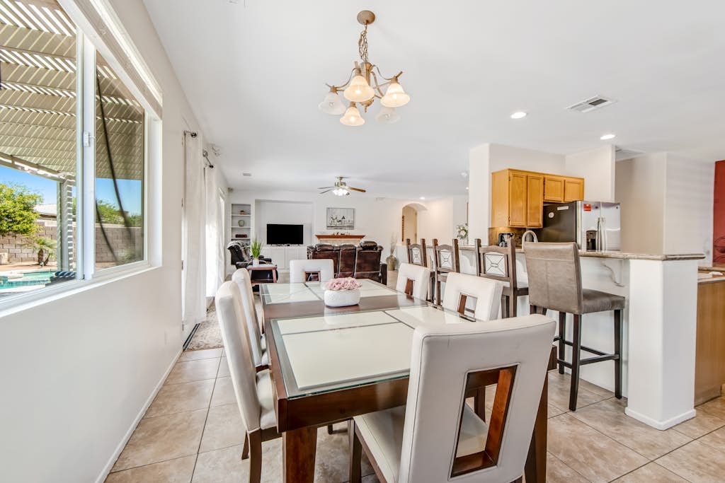 Desert gem with private pool, enclosed yard, game room & fast WiFi -dog-friendly