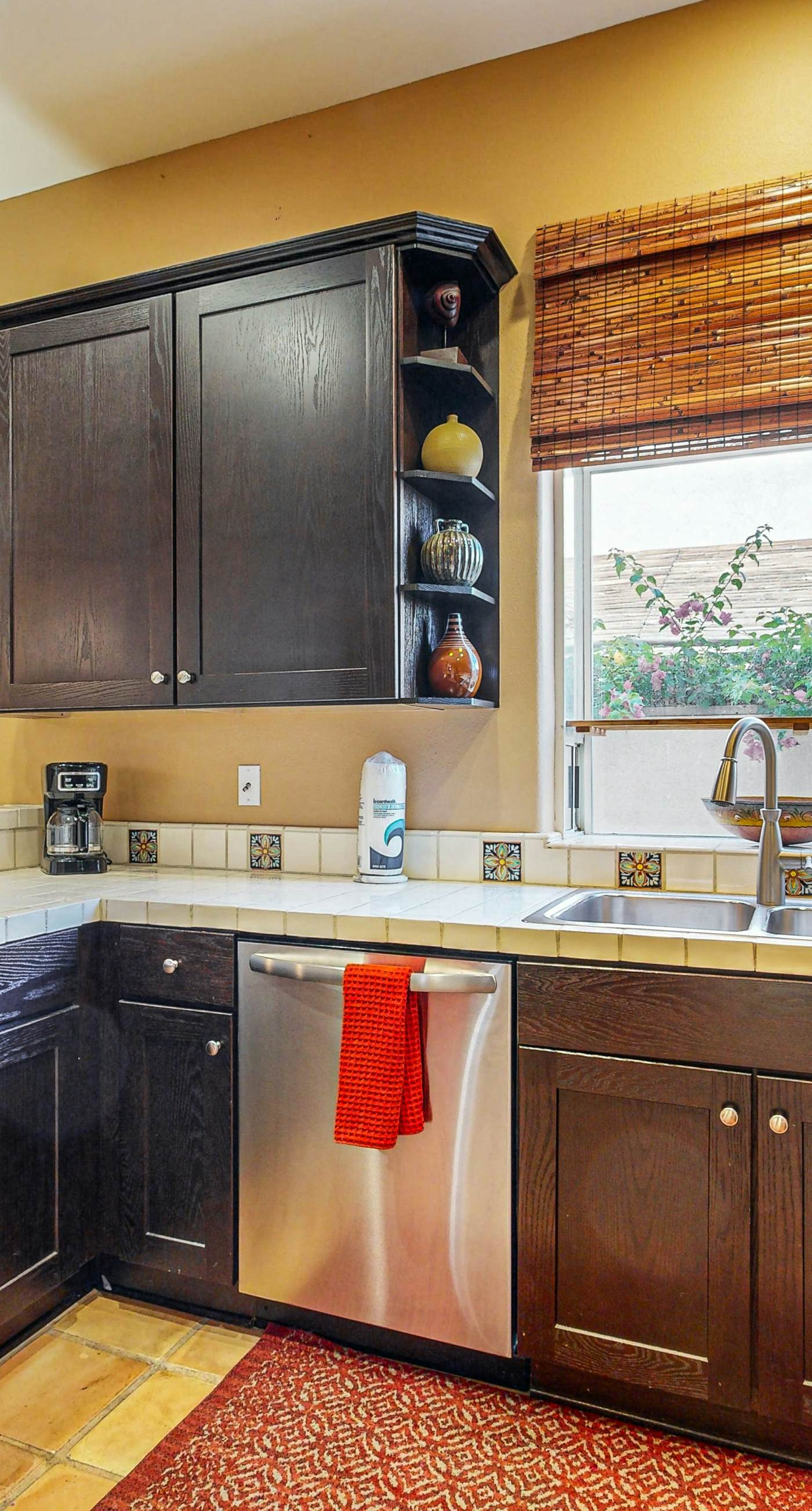 Avenida Montezuma Escape