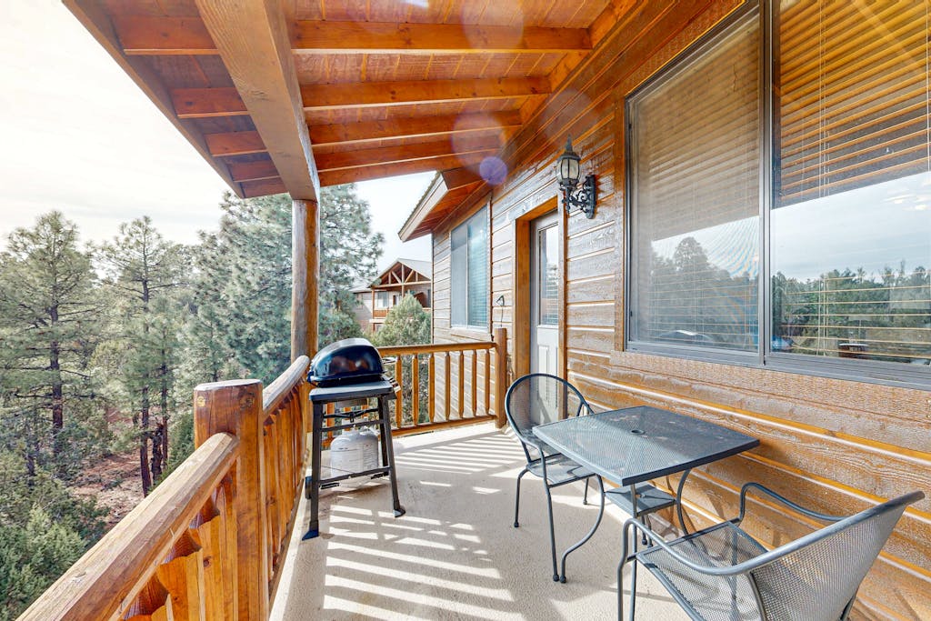 Charming & sunlit cabin with balcony - near the lake, hiking trails, & golf