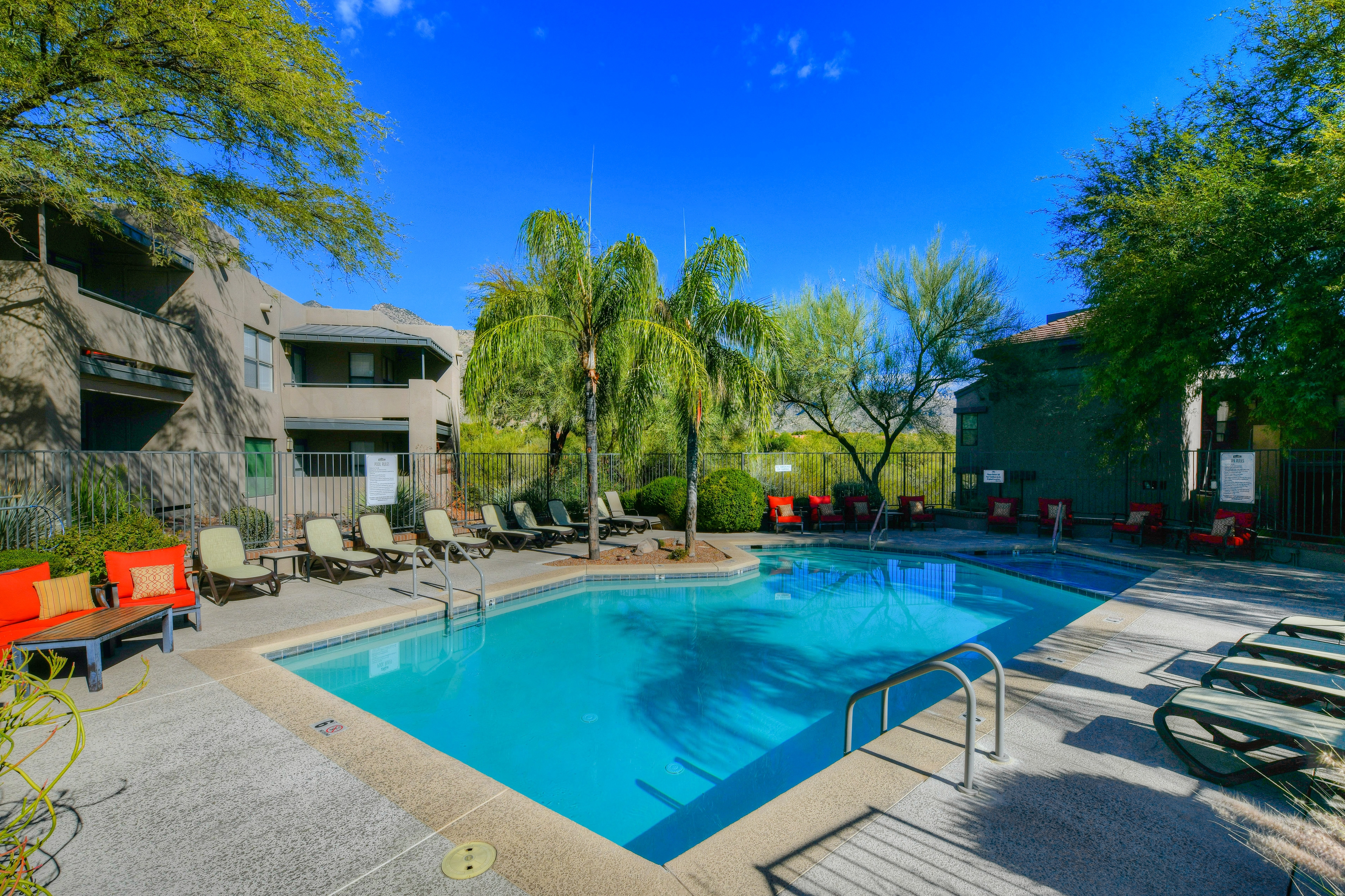 Dog-friendly condo with on-site pool, hot tub, 24-hr gym, & BBQs