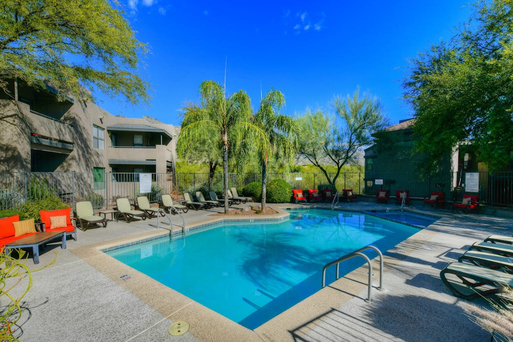 Dog-friendly condo with on-site pool, hot tub, 24-hr gym, & BBQs