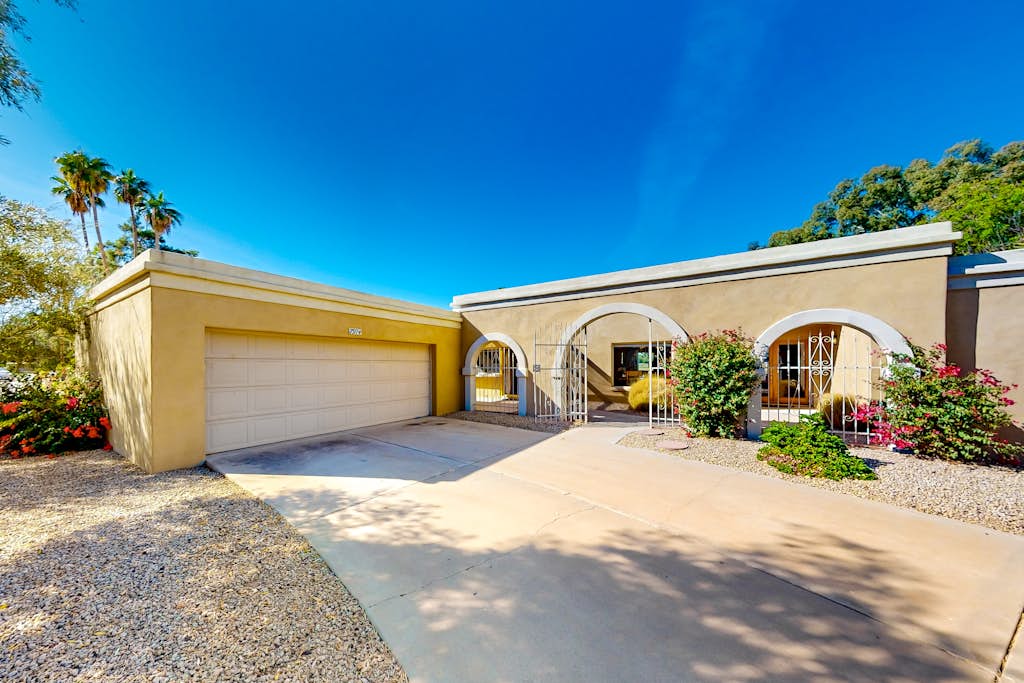 Gorgeous home with private pool, grill, games, near golf