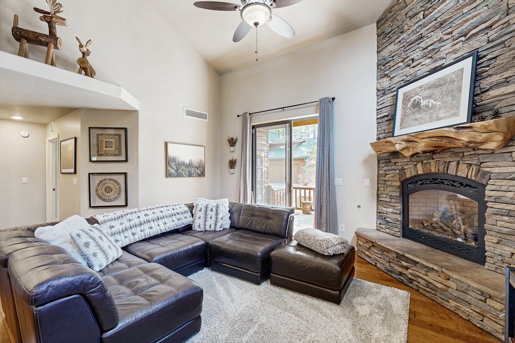 Elegant home in the White Mountains close to hiking, golf, & fishing