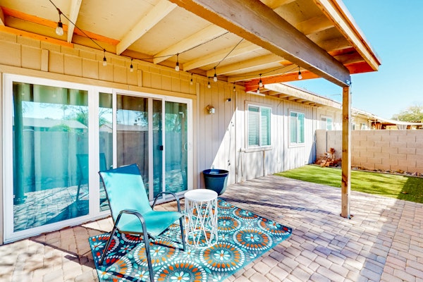 Ground-floor townhome with private yard/patio & on-site pools - dog-friendly