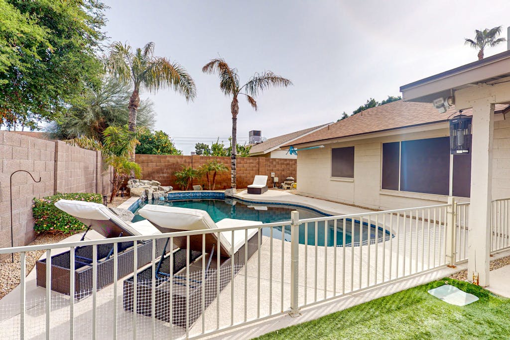 Peaceful oasis with private pool, large yard, dog-friendly, games & grill