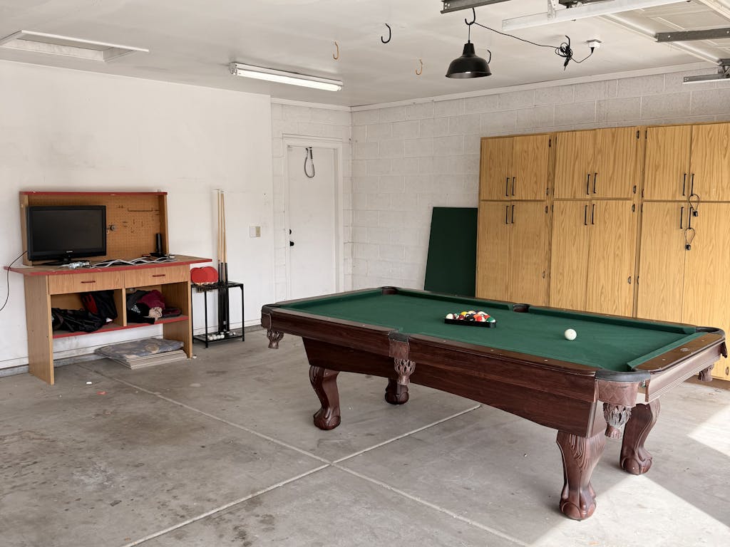 Peaceful oasis with private pool, large yard, dog-friendly, games & grill