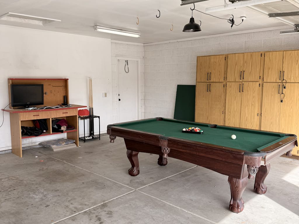 Peaceful oasis with private pool, large yard, dog-friendly, games & grill