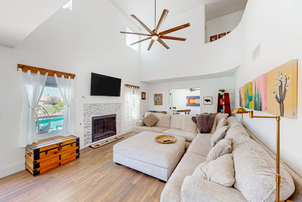 Golf-course-front home with private pool, spa, terrace & mountain view