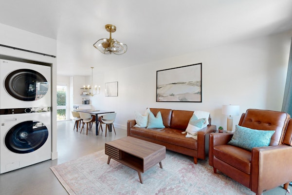 Fully remodeled condo near Fashion Square with pool, fireplace, patio, streaming