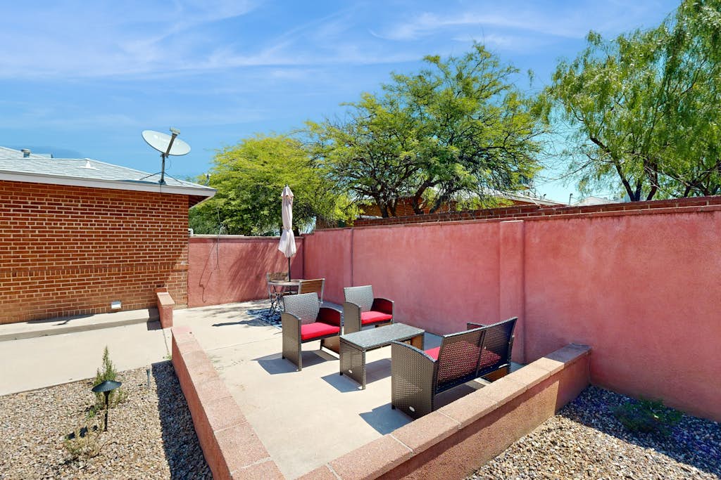 Centrally located spacious home, dog friendly, and patio!