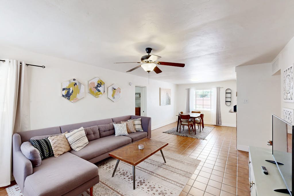 Centrally located spacious home, dog friendly, and patio!
