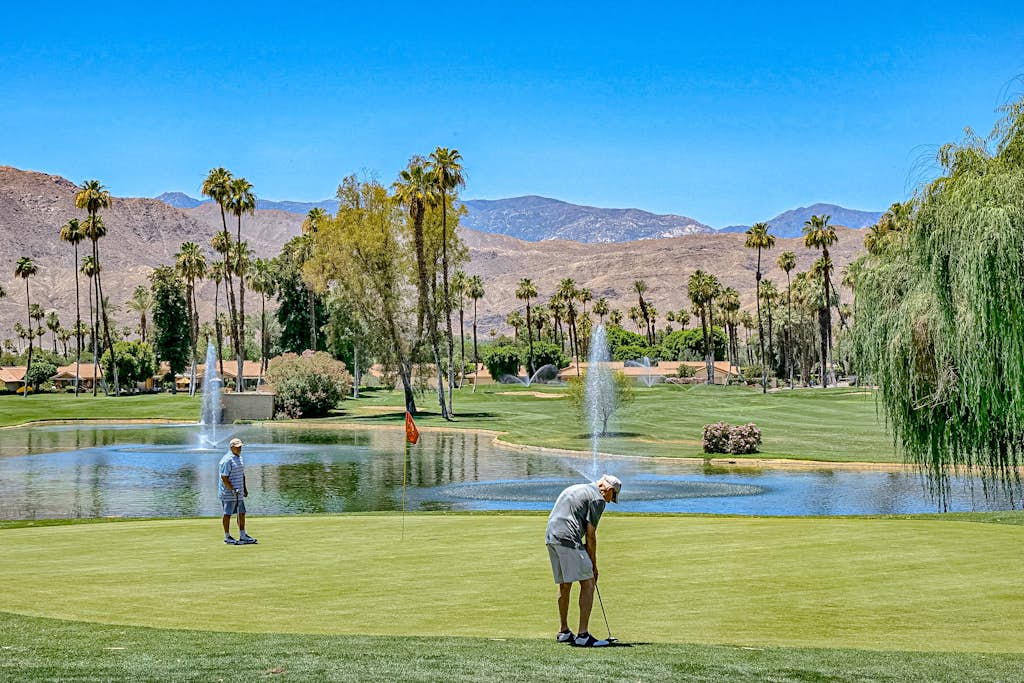 Bright and cheery home close to Coachella with pool & tennis on-site
