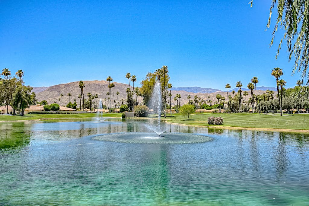 Bright and cheery home close to Coachella with pool & tennis on-site
