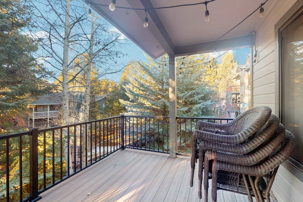 Family-Friendly Getaway with Fireplace, Washer/Dryer, & Balcony