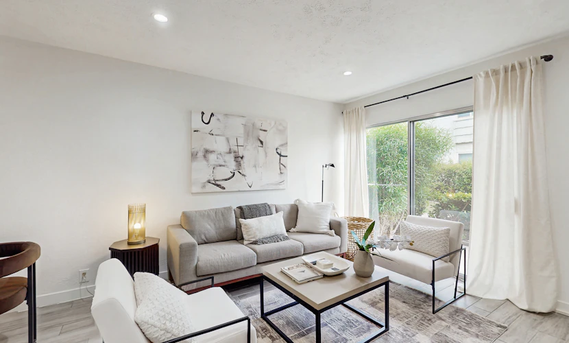 Sunny Comfort Meets Scottsdale Style – Your Perfect Desert Retreat Awaits!